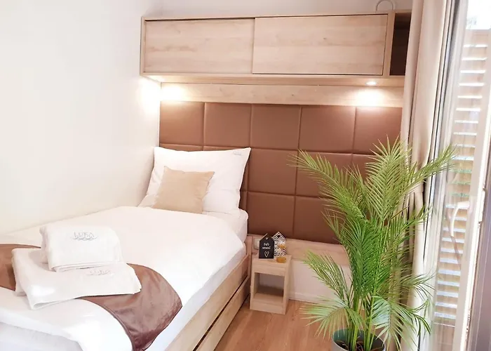 Sandra Homes * Биоград-на-Мору