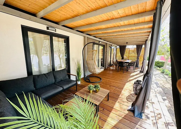 Sandra Homes Биоград-на-Мору